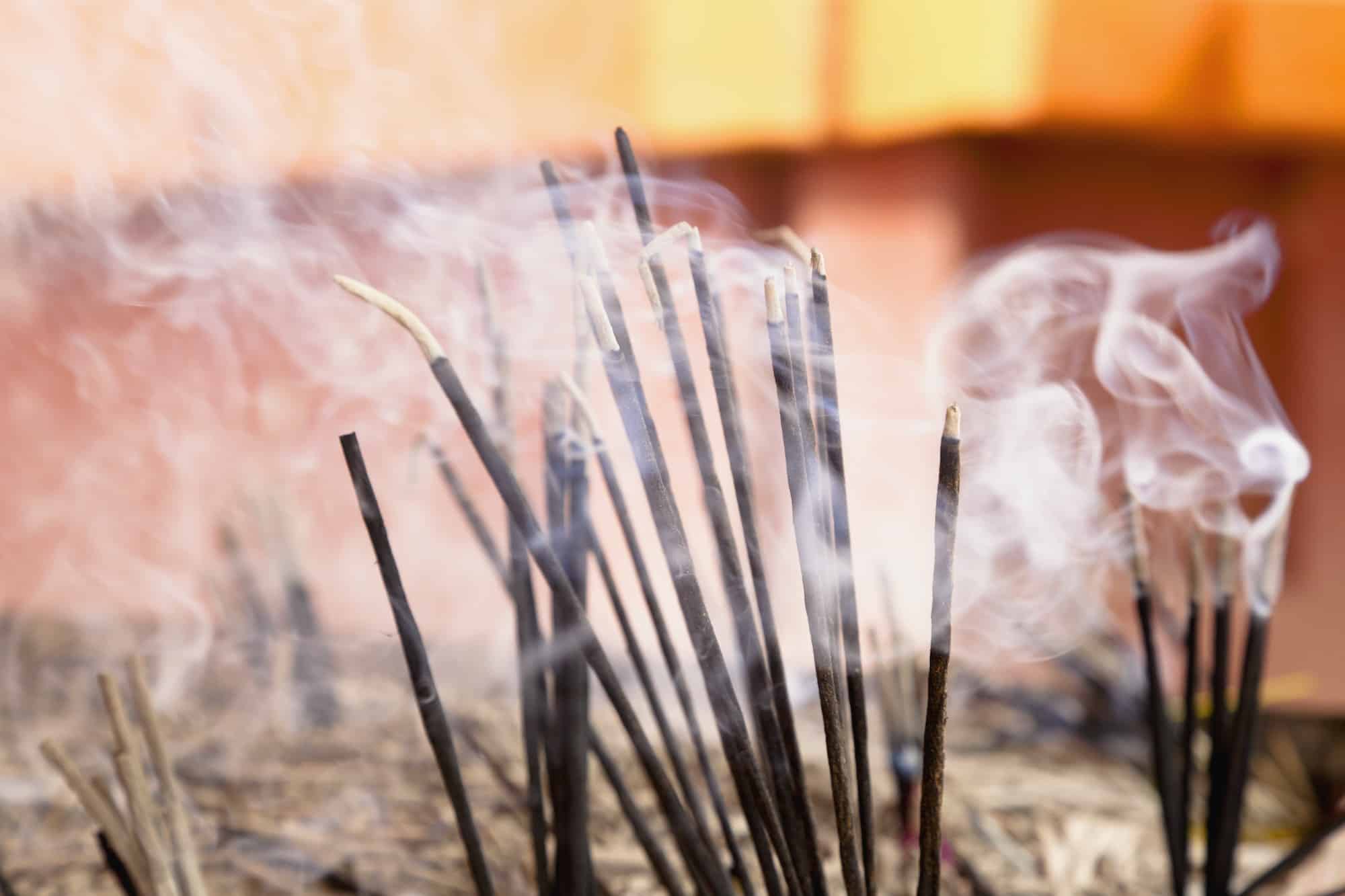 I 5 benefici dell'incenso - Dutchmicrodosing